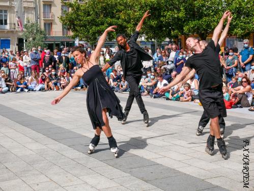 Le Patin Libre: Wheels & cello